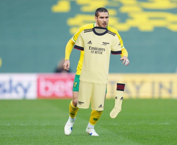  阿森纳防线失误送礼维拉爆冷取胜  