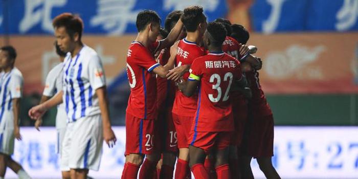  里尔铁卫上演乌龙宴 两分钟两送大礼葬送好局  