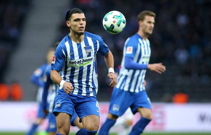  柏林赫塔防守漏洞百出，主场惨败暴露保级危机