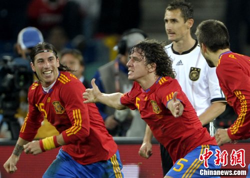  维罗纳后卫大卫·达维拉头球绝杀救主