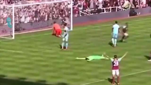  阿森纳定位球战术奏效，连续角球配合敲开对手大门