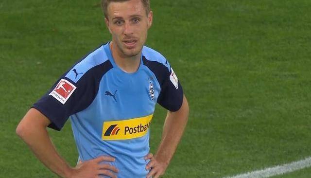  弗赖堡主场爆冷击败豪门，德甲保级队迸发惊人能量  